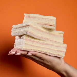 Sándwiches de Miga Triples de Jamón y Queso Pack de 24 unidades blanco