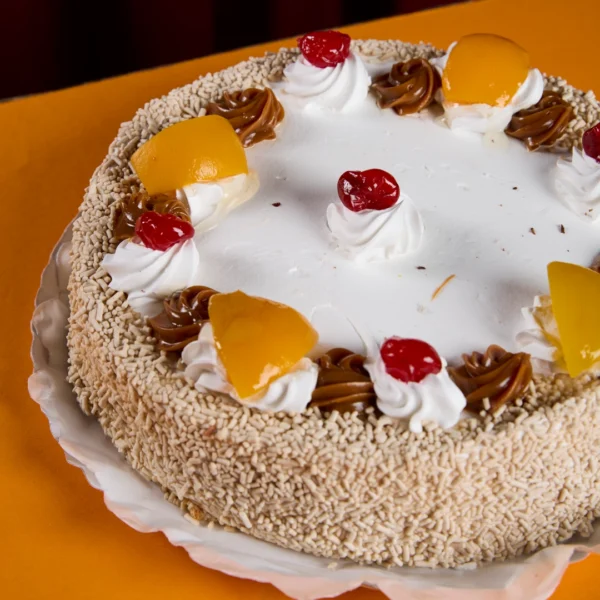 torta con fruta grande torta con fruta grande
